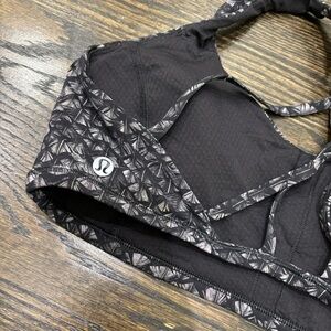 Lululemon sports bra